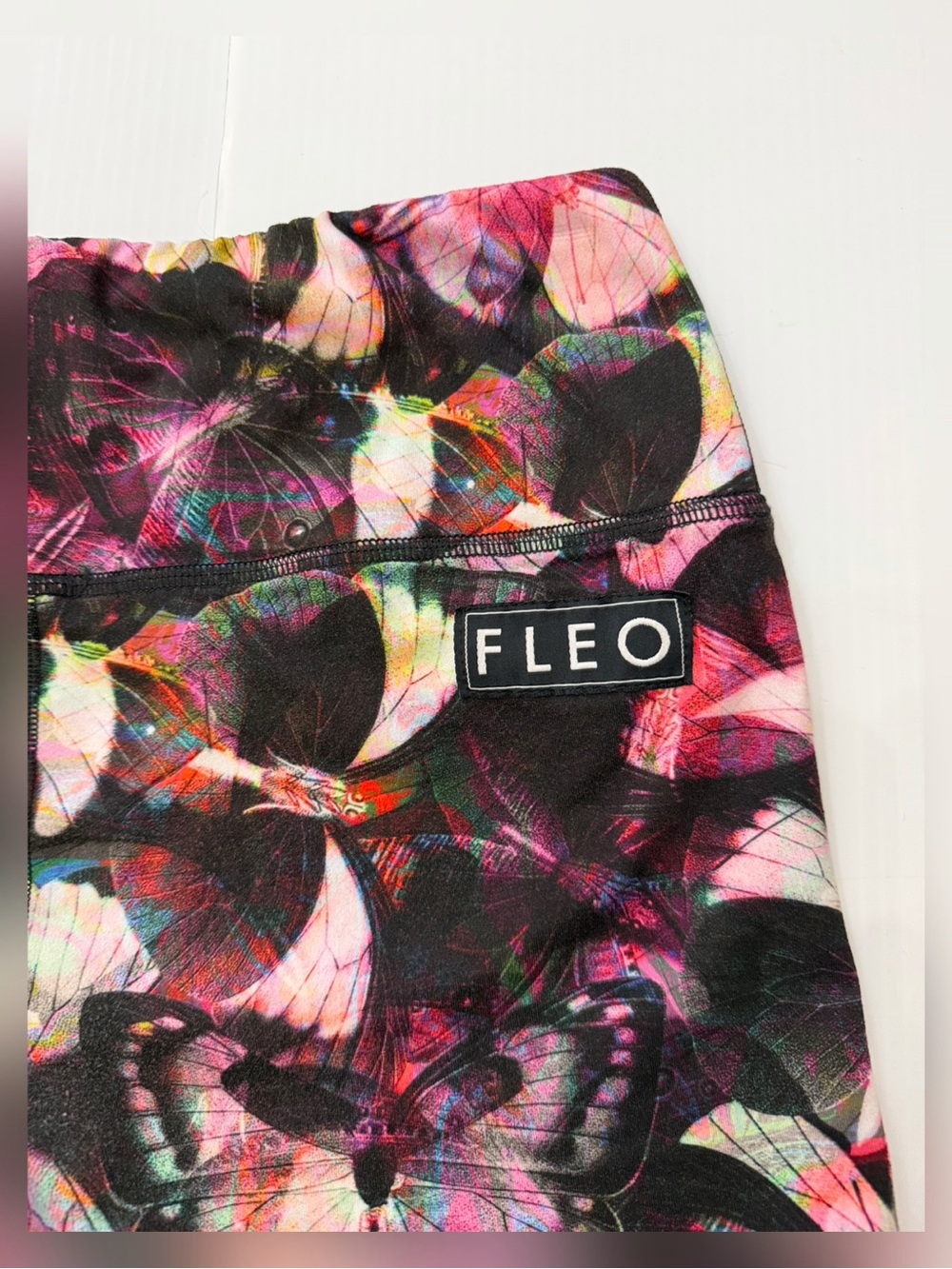 FLEO Butterfly Daydream Power High Rise Shorts - L - Picture 4 of 10